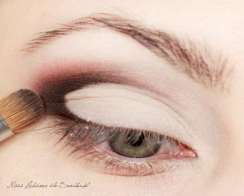 Обледенелая роза.  Секреты макияжа. 08