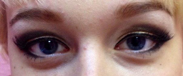 Вечерний макияж сделает вас ярче и подчеркнет глубину ваших дивных глаз. 03