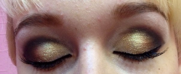 Вечерний макияж сделает вас ярче и подчеркнет глубину ваших дивных глаз. 02