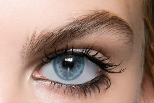 Beauty - тренд сезона: длинные и объемные ресницы. 03