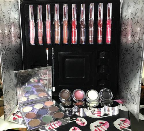 Цена 1800 рублей. 01