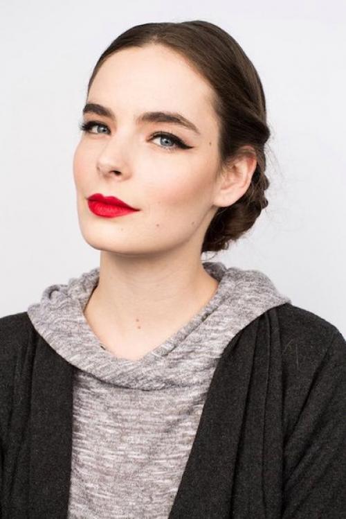 Как носить красную помаду днем и не испытывать муки совести?