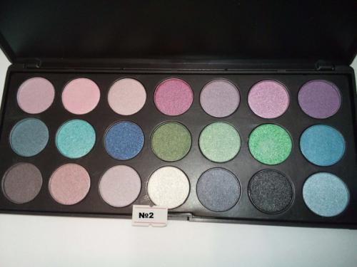 Макияж глаз - самый подходящий способ подключить модные цвета 2016 года к вашему образу. 01