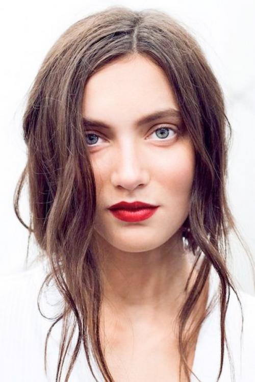 Как носить красную помаду днем и не испытывать муки совести?