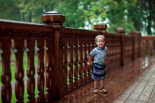 Погуляли сегодня под дождем, если не валюсь с ног и если вас можно показывать в портфолио, то стараюсь делать несколько кадров сразу после съемки. 02