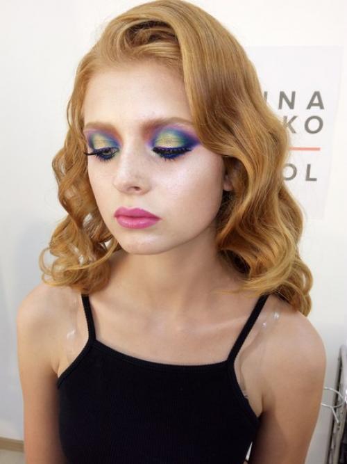 Одна из основных сегодняшних тенденций в макияже - это эффект легкой небрежности, дерзости и подчеркнутой сексуальности. 01