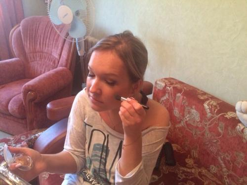 Мастер-класс по макияжу для себя для кати мы говорили о том, что для дневного, да и для вечернего макияжа нужно совсем немного косметики. 03