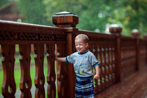 Погуляли сегодня под дождем, если не валюсь с ног и если вас можно показывать в портфолио, то стараюсь делать несколько кадров сразу после съемки. 03