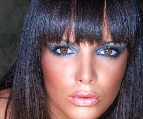 Уже не первый сезон лидирующую позицию в макияже занимает эффект Smoky Eyes. 05