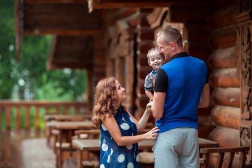 Погуляли сегодня под дождем, если не валюсь с ног и если вас можно показывать в портфолио, то стараюсь делать несколько кадров сразу после съемки. 06