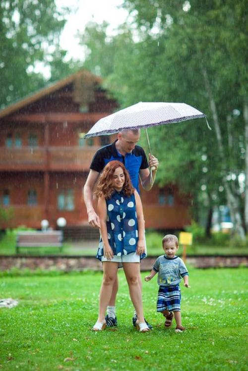 Погуляли сегодня под дождем, если не валюсь с ног и если вас можно показывать в портфолио, то стараюсь делать несколько кадров сразу после съемки. 05