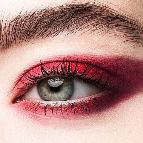 Розовые тени для век в тренде уже несколько сезонов. 02