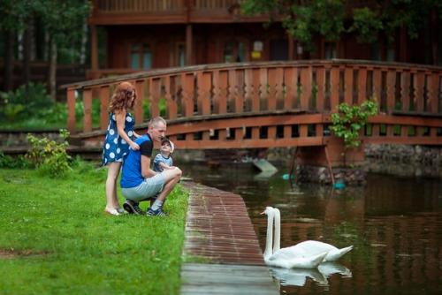 Погуляли сегодня под дождем, если не валюсь с ног и если вас можно показывать в портфолио, то стараюсь делать несколько кадров сразу после съемки. 08