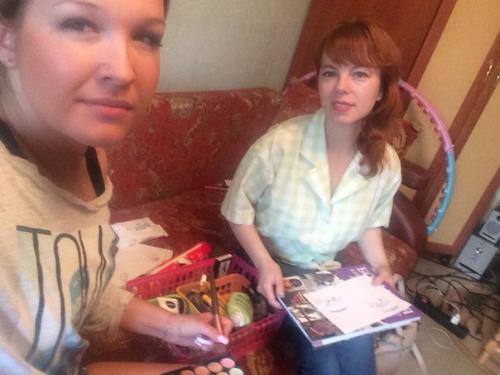 Мастер-класс по макияжу для себя для кати мы говорили о том, что для дневного, да и для вечернего макияжа нужно совсем немного косметики. 01