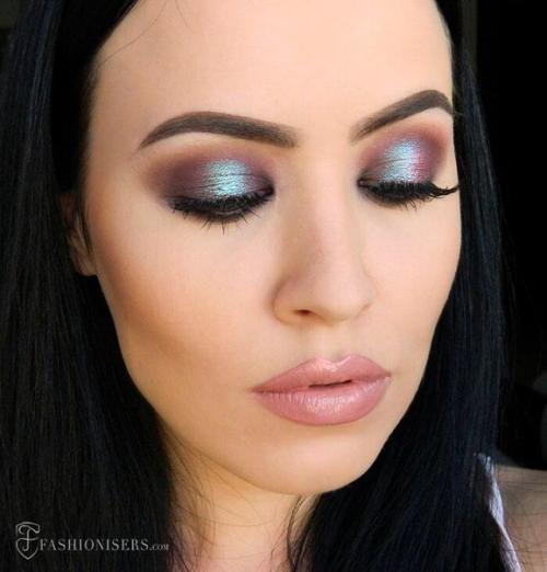 Основными тенденциями макияжа 2017 являются: 04