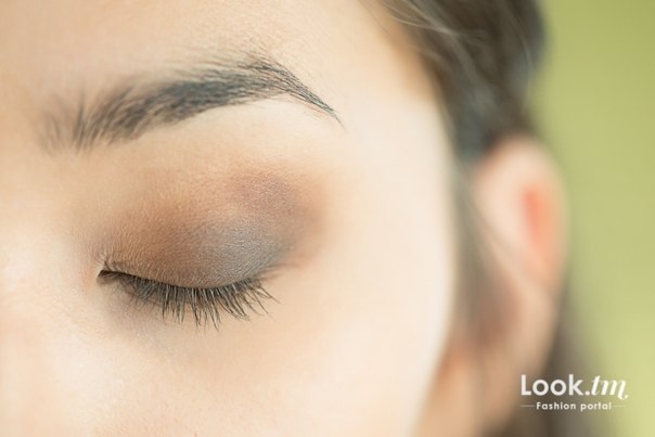 Фотоурок: Макияж на каждый день в коричнево-бирюзовых оттенках. 01