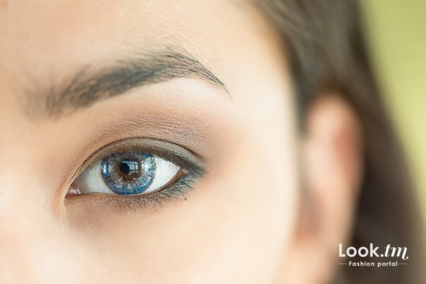 Фотоурок: Макияж на каждый день в коричнево-бирюзовых оттенках. 04