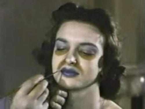 Когда телевизоры были маленькими и черно-белыми, теле - техника была далека от совершенства, всё было иначе. 03