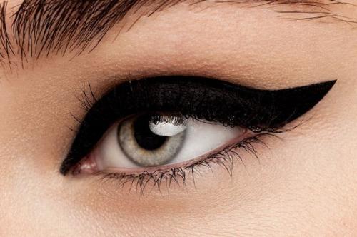 Искусство красоты: какие кошачьи стрелки нужно уметь рисовать каждой. 02