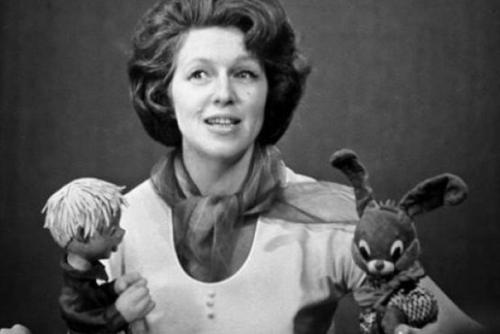 Когда телевизоры были маленькими и черно-белыми, теле - техника была далека от совершенства, всё было иначе. 01