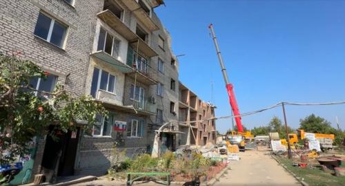 Югорские строители возвели первые 3 этажа дома в Авдеевке. 01