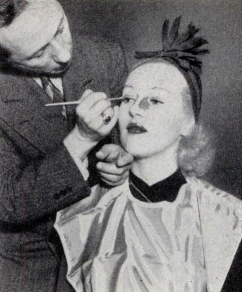 Когда телевизоры были маленькими и черно-белыми, теле - техника была далека от совершенства, всё было иначе. 02