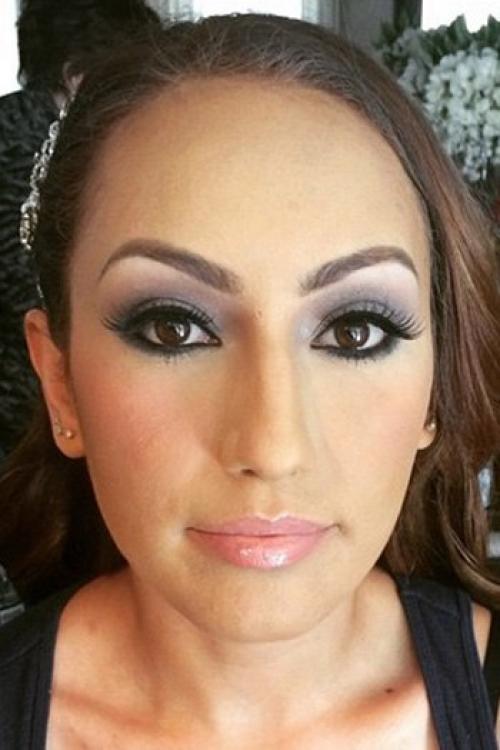 До неузнаваемости можно изменить внешность профессиональным макияжем. 01