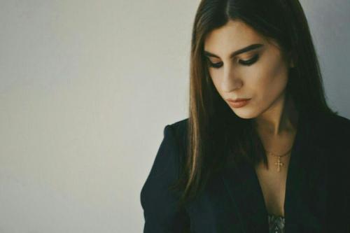 Здравствуйте, представляю услуги визажиста, стилиста? 05