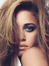 Макияж Smoky Eyes вот уже несколько сезонов у всех на устах, вернее на глазах, и это не удивительно.