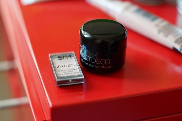 База для век Artdeco Eyeshadow Base от участницы тест-драйва Бренды года Юлии Наумовой. 01 База для век Artdeco Eyeshadow Base от участницы тест-драйва Бренды года Юлии Наумовой. 01
