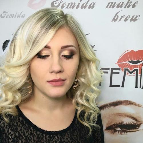 Здравствуйте, представляю услуги визажиста, стилиста? 03