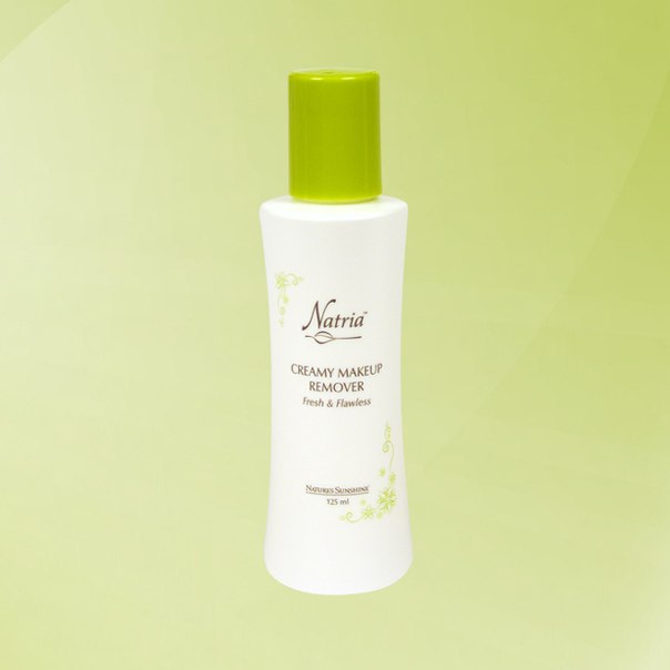 Молочко Natria - главная составляющая демакияжа. 

