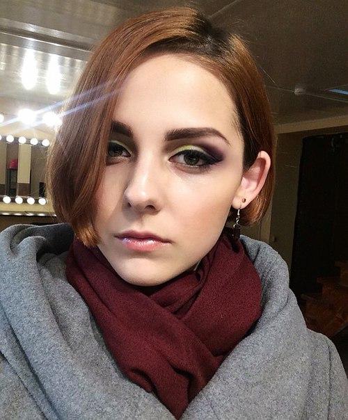 Здравствуйте, представляю услуги визажиста, стилиста? 01