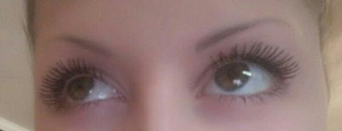 Тушь от Flormar предназначена специально для создания яркого, вечернего макияжа с эффектом глубокого драматического взгляда. 03