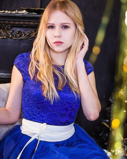 Здравствуйте, представляю услуги визажиста, стилиста? 02