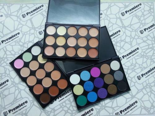 В салоне красоты Premiere новое поступление тональных основ, теней от M. A. C, цена 350 руб. 01
