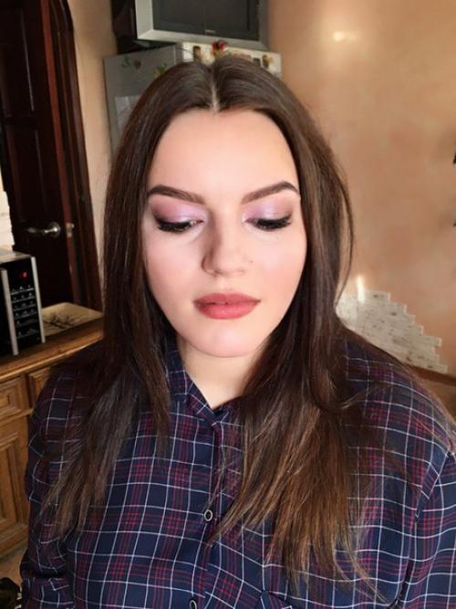 Здравствуйте, представляю услуги визажиста, стилиста? 07