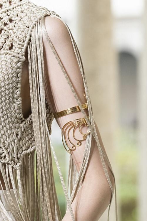 11 главных трендов украшений с недель моды весна - лето 2022. 04