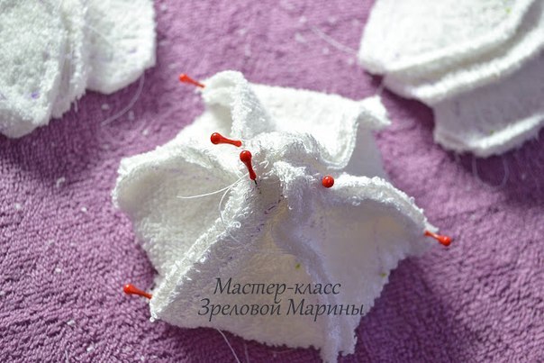 Для Начала мы приготовим все необходимые материалы для изготовления нашего снеговика. 05