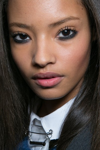 Вот и настало время поговорить о модном макияже осень - зима 2014-2015 гг. 07 Вот и настало время поговорить о модном макияже осень - зима 2014-2015 гг. 07