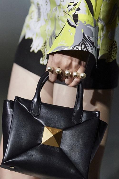 11 главных трендов украшений с недель моды весна - лето 2022. 09