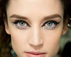 Как сделать модный макияж на новый год. 01