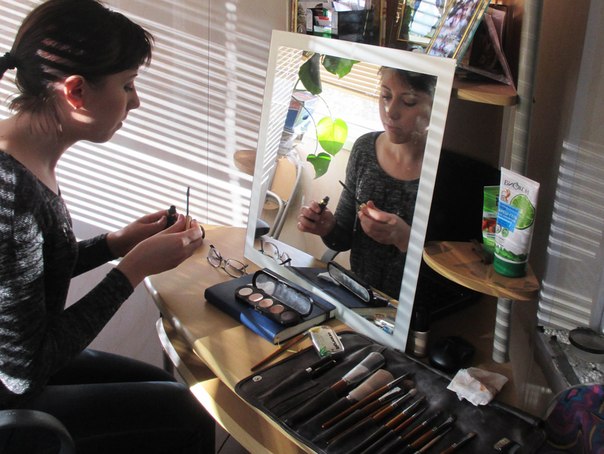 Первое занятия курса Сам Себе Визажист ученица юличка. 01