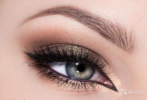 В сезоне осень 2015 модно сочетать бронзовые тени с матовыми коричневыми оттенками. 03