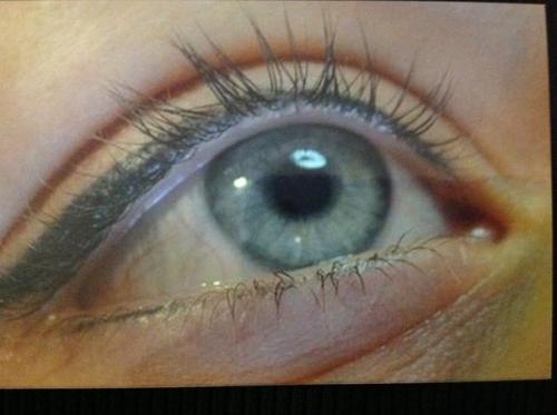 В нашем салоне работает отличный специалист по перманентному макияжу. 04