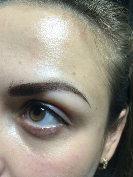 Чтобы сделать взгляд ярким работать нужно не только с глазами, но и с большой областью вокруг них, в том новой числе и с бровями. 03