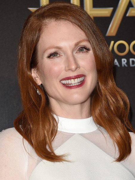 Красная #помада не сдает позиций, а в последнее время образов с ней - пруд пруди. 02