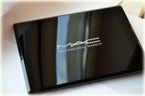 Палитра теней 88 в нейтральной гамме MAC - это сочетание матовых и шиммерных теней самых деликатных оттенков. 01 Палитра теней 88 в нейтральной гамме MAC - это сочетание матовых и шиммерных теней самых деликатных оттенков. 01