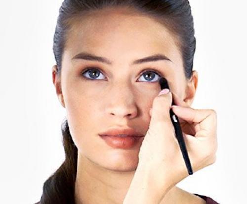 Шаг за шагом: губы в темном цвете. 01