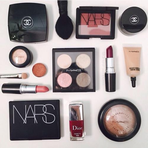 Пора на помойку: как понять, что косметика свое отслужила. 01